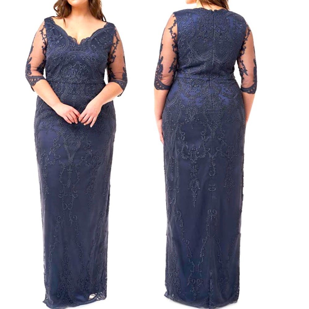 NWT JS Collection Scallop V Neck Embroidered Mesh Gown Size 16W